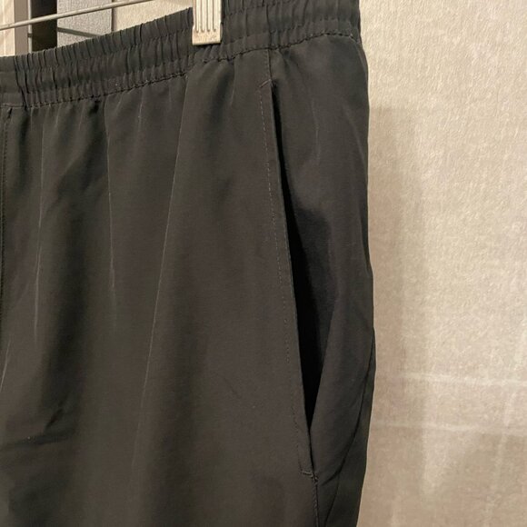 Lotto Men's 9" inseam Black Shorts - Picture 2 of 5